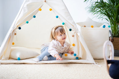 Tipi Spielzelt Pompons | Verspieltes Kinderzelt mit Deko – Rainbow Kids